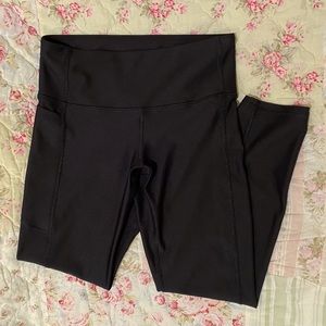 under armour cropped black leggings, size S 🐈‍⬛